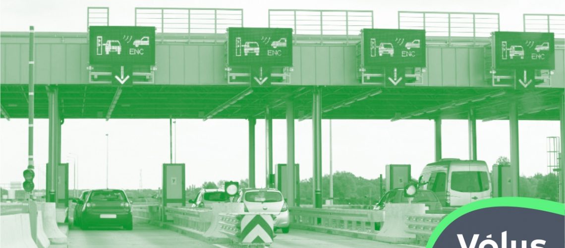 Capa de um pedágio em estrada. Imagem ilustrativa para texto Melhor tag para pedágio.